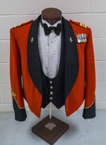 Circa 1990 Senior Officer’s shawl collar with Royal Canadian Electrical & Mechanical Engineers collar and Lieutenant Colonel rank insignia. Note: In 2015 rank designation on shoulders returned to pre-unification insignia.